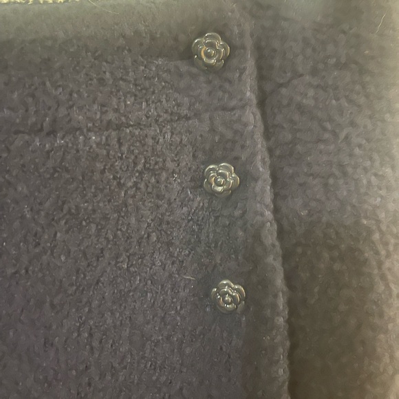 Gorgeous CHANEL  WOOL SKIRT NAVY BLUE CAMELIA BUTTONS - Picture 2 of 6